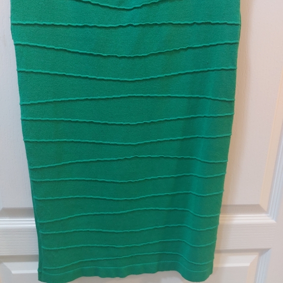 Xoxo Woman Green Dress with Gold Zipper. Extra Large - Picture 9 of 16